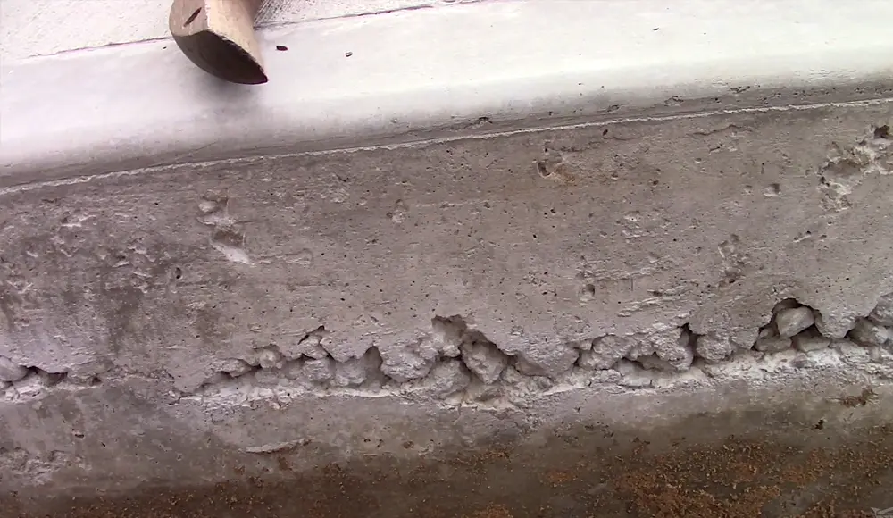 کرمو شدن بتن چیست و چگونه اتفاق می‌افتد؟